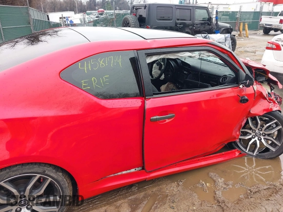 2015 Scion tC z VIN JTKJF5C79FJ013303, wystawiony jako IAAI lot #41581714 z przebiegiem Nie podano mil oraz . Historia ofert i sprzedaży dostępna na DreamBid. Obrazek 18.