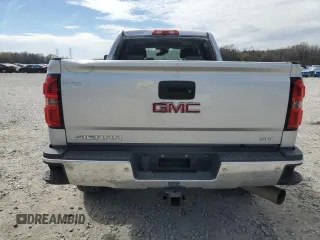 2015 GMC Sierra 2500HD SLT z VIN 1GT12ZE83FF658371, wystawiony jako Copart lot #50228565 z przebiegiem 126 077 mil mil oraz Szkoda całkowita • Salvage title. Historia ofert i sprzedaży dostępna na DreamBid. Obrazek 6.