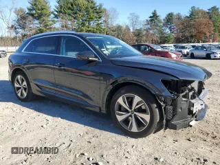 2024 Audi Q8 e-tron Premium Plus z VIN WA15AAGE2RB022720, wystawiony jako Copart lot #80526654 z przebiegiem 11 445 mil mil oraz Szkoda całkowita • Salvage title. Historia ofert i sprzedaży dostępna na DreamBid. Obrazek 4.
