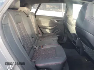 2024 Audi RS Q8 z VIN WU1ARBF11RD000488, wystawiony jako Copart lot #74937104 z przebiegiem Nie podano mil oraz Nie do naprawy • Non repairable. Historia ofert i sprzedaży dostępna na DreamBid. Obrazek 11.