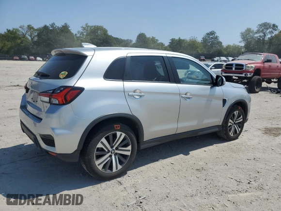2022 Mitsubishi Outlander SE with VIN JA4APVAUXNU008843, listed as a Copart auction lot 69317784 with 33,638 mi miles and Salvage title. Bid and sale history available at DreamBid. Image 3.