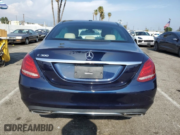 2018 Mercedes-Benz C 300 z VIN 55SWF4JB2JU264063, wystawiony jako Copart lot #55316235 z przebiegiem Nie podano mil oraz Szkoda całkowita • Salvage title. Historia ofert i sprzedaży dostępna na DreamBid. Obrazek 6.