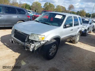 2006 Ford Escape XLT with VIN 1FMYU03176KB00200, listed as a IAAI auction lot 40928186 with 211,864 mi miles. Bid and sale history available at carsss.com. Image 2.