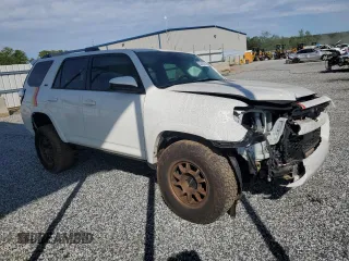 2022 Toyota 4Runner SR5 with VIN JTEMU5JR0N6009135, listed as a Copart auction lot 53543675 with 35,780 mi miles and Salvage title. Bid and sale history available at DreamBid. Image 4.
