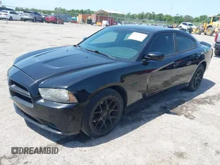 2013 Dodge Charger Police z VIN 2C3CDXAT1DH716317, wystawiony jako IAAI lot #42277270 z przebiegiem 213 722 mil mil oraz . Historia ofert i sprzedaży dostępna na DreamBid. Obrazek 2.