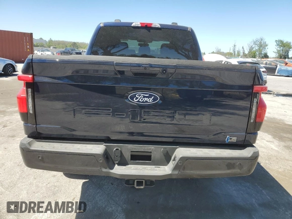 2024 Ford F-150 Lightning Flash z VIN 1FT6W3L7XRWG19735, wystawiony jako Copart lot #50089495 z przebiegiem 7 764 mil mil oraz Szkoda całkowita • Salvage title. Historia ofert i sprzedaży dostępna na DreamBid. Obrazek 6.