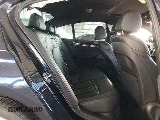 2018 BMW 5 Series 530i z VIN WBAJA5C50JG898675, wystawiony jako Copart lot #51188145 z przebiegiem Nie podano mil oraz Szkody całkowita. Historia ofert i sprzedaży dostępna na DreamBid. Obrazek 10.