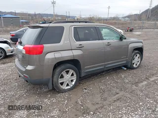2011 GMC Terrain SLE-2 z VIN 2CTFLTE58B6452655, wystawiony jako IAAI lot #41936508 z przebiegiem 159 570 mil mil oraz . Historia ofert i sprzedaży dostępna na DreamBid. Obrazek 4.