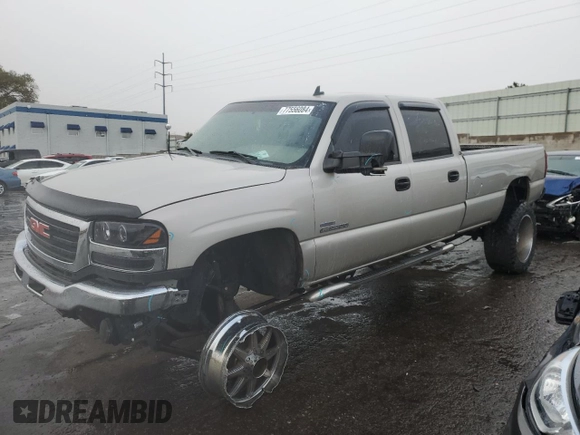 2007 GMC Sierra 3500 SRW Work Trk z VIN 1GTHK33D27F106146, wystawiony jako Copart lot #77556084 z przebiegiem 277 900 mil mil oraz Szkody całkowita. Historia ofert i sprzedaży dostępna na DreamBid. Obrazek 1.