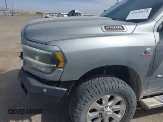 2022 Ram 2500 Big Horn z VIN 3C6UR5DL1NG178793, wystawiony jako IAAI lot #41810830 z przebiegiem 76 551 mil mil oraz . Historia ofert i sprzedaży dostępna na DreamBid. Obrazek 6.