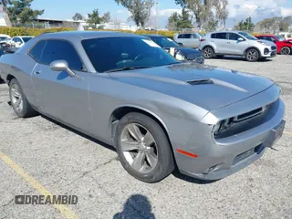 2017 Dodge Challenger SXT Plus z VIN 2C3CDZAG5HH502354, wystawiony jako IAAI lot #41740550 z przebiegiem 131 860 mil mil oraz . Historia ofert i sprzedaży dostępna na DreamBid. Obrazek 1.