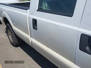 2008 Ford F-250 XL z VIN 1FTSW20538EE05153, wystawiony jako IAAI lot #42554757 z przebiegiem 162 318 mil mil oraz . Historia ofert i sprzedaży dostępna na DreamBid. Obrazek 50.