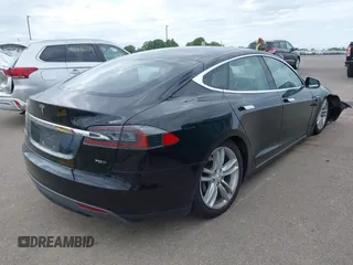 2016 Tesla Model S 90D с VIN 5YJSA1E27GF129855, выставлен на аукционе IAAI как лот 42282536 с пробегом 92 050 миль миль и . История ставок и продаж доступна на DreamBid. Изображение 4.