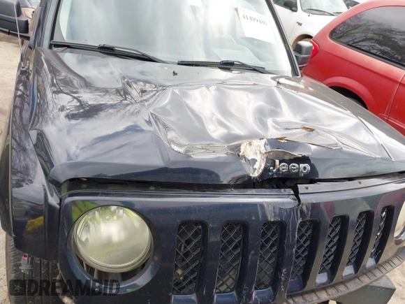 2011 Jeep Patriot Latitude with VIN 1J4NT1GB5BD140710, listed as a IAAI auction lot 41499486 with 182,809 mi miles. Bid and sale history available at carsss.com. Image 13.