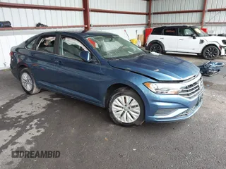 2020 Volkswagen Jetta S z VIN 3VWCB7BU7LM028358, wystawiony jako IAAI lot #42310528 z przebiegiem 11 330 mil mil oraz . Historia ofert i sprzedaży dostępna na DreamBid. Obrazek 1.