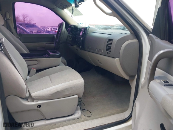 2008 GMC Sierra 1500 SLE1 with VIN 3GTEK13378G130943, listed as a IAAI auction lot 41502316 with 330,345 mi miles. Bid and sale history available at carsss.com. Image 5.