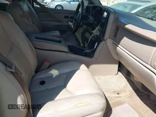 2003 Chevrolet Suburban LS with VIN 3GNEC16Z23G115327, listed as a IAAI auction lot 41912608 with 258,190 mi miles. Bid and sale history available at carsss.com. Image 5.