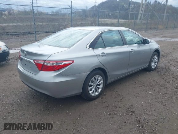 2015 Toyota Camry XLE with VIN 4T4BF1FK4FR498406, listed as a IAAI auction lot 41945968 with 178,070 mi miles. Bid and sale history available at carsss.com. Image 4.