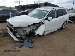 2018 Volvo XC90 Momentum z VIN YV4A22PK0J1378054, wystawiony jako Copart lot #54322155 z przebiegiem 88 822 mil mil oraz Szkoda całkowita • Salvage title. Historia ofert i sprzedaży dostępna na DreamBid. Obrazek 1.