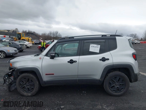 2018 Jeep Renegade Trailhawk with VIN ZACCJBCB1JPG74527, listed as a IAAI auction lot 41814352 with 71,120 mi miles. Bid and sale history available at carsss.com. Image 14.