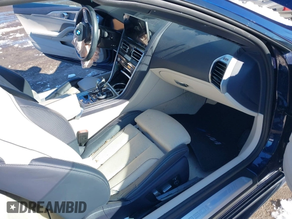 2023 BMW 8 Series z VIN WBAFY4C01PCK86940, wystawiony jako IAAI lot #41510311 z przebiegiem 15 696 mil mil oraz . Historia ofert i sprzedaży dostępna na DreamBid. Obrazek 5.