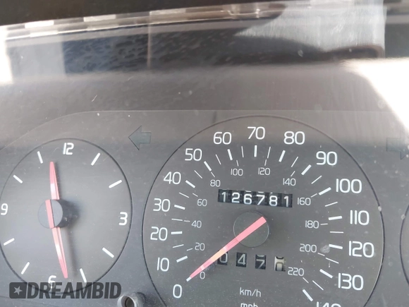 1991 Volvo 740 z VIN YV1FA8842M2506866, wystawiony jako IAAI lot #42076046 z przebiegiem 126 781 mil mil oraz . Historia ofert i sprzedaży dostępna na DreamBid. Obrazek 15.