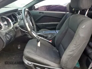 2014 Ford Mustang V6 z VIN 1ZVBP8AM5E5240978, wystawiony jako Copart lot #58018635 z przebiegiem 176 267 mil mil oraz Szkoda całkowita • Salvage title. Historia ofert i sprzedaży dostępna na DreamBid. Obrazek 7.