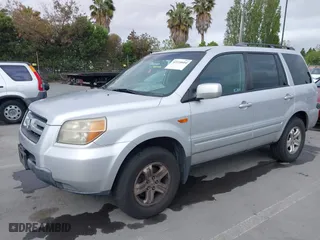 2008 Honda Pilot VP with VIN 5FNYF282X8B025262, listed as a IAAI auction lot 42110604 with 231,980 mi miles. Bid and sale history available at carsss.com. Image 2.