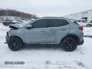 2024 Buick Encore GX Sport Touring z VIN KL4AMDSL8RB168262, wystawiony jako IAAI lot #41584855 z przebiegiem 13 337 mil mil oraz . Historia ofert i sprzedaży dostępna na DreamBid. Obrazek 14.