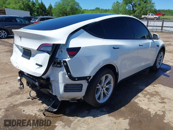 2020 Tesla Model Y Long Range z VIN 5YJYGDEE0LF035248, wystawiony jako IAAI lot #42162191 z przebiegiem 115 533 mil mil oraz . Historia ofert i sprzedaży dostępna na DreamBid. Obrazek 4.