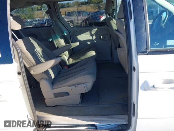 2005 Chrysler Town & Country LX z VIN 2C4GP44R65R509839, wystawiony jako IAAI lot #40433491 z przebiegiem 181 603 mil mil oraz . Historia ofert i sprzedaży dostępna na DreamBid. Obrazek 8.