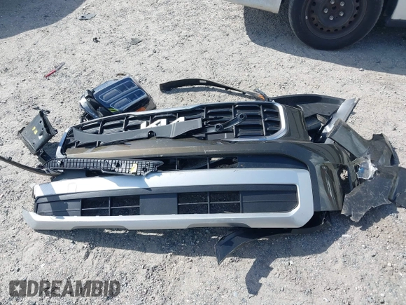 2025 Kia Telluride S with VIN 5XYP64GCXSG593593, listed as a IAAI auction lot 41943448 with 912 mi miles and . Bid and sale history available at DreamBid. Image 12.