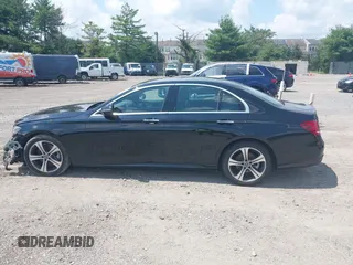 2018 Mercedes-Benz E 300 with VIN WDDZF4KB0JA394337, listed as a IAAI auction lot 42535687 with 40,509 mi miles and . Bid and sale history available at DreamBid. Image 14.