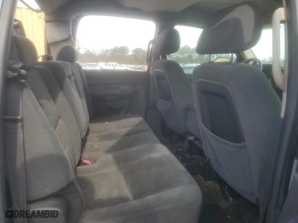 2007 Chevrolet Silverado 1500 LT w/1LT with VIN 2GCEC13C671661541, listed as a Copart auction lot 84800614 with 263,248 mi miles and Non Repairable. Bid and sale history available at carsss.com. Image 10.