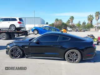 2021 Ford Mustang GT z VIN 1FA6P8CF6M5149175, wystawiony jako IAAI lot #41798328 z przebiegiem 61 776 mil mil oraz . Historia ofert i sprzedaży dostępna na DreamBid. Obrazek 14.