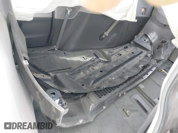 2015 Toyota Sienna XLE with VIN 5TDYK3DC6FS660410, listed as a IAAI auction lot 41801496 with 81,755 mi miles. Bid and sale history available at carsss.com. Image 12.