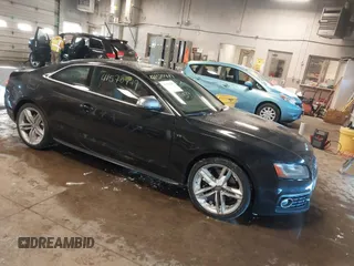 2009 Audi S5 z VIN WAURV78T79A034828, wystawiony jako IAAI lot #41570479 z przebiegiem 167 958 mil mil oraz . Historia ofert i sprzedaży dostępna na DreamBid. Obrazek 1.