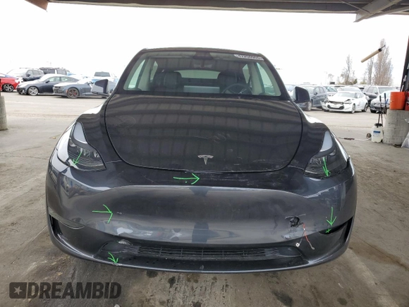 2025 Tesla Model Y Long Range with VIN 7SAYGDED2SF234388, listed as a Copart auction lot 47250965 with 3,702 mi miles and Salvage Title. Bid and sale history available at DreamBid. Image 5.