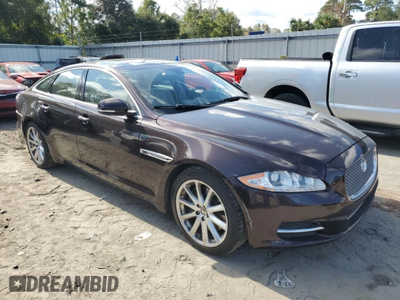 2013 Jaguar XJ z VIN SAJWA1C75D8V54004, wystawiony jako Copart lot #76922464 z przebiegiem 107 175 mil mil oraz Szkoda całkowita • Salvage title. Historia ofert i sprzedaży dostępna na DreamBid. Obrazek 4.