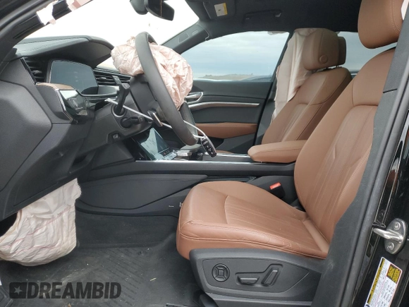 2024 Audi Q8 e-tron Premium Plus z VIN WA15AAGE3RB027165, wystawiony jako Copart lot #42250375 z przebiegiem 15 926 mil mil oraz Szkoda całkowita • Salvage title. Historia ofert i sprzedaży dostępna na DreamBid. Obrazek 7.