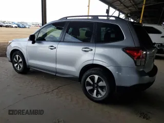 2018 Subaru Forester z VIN JF2SJABC5JH589120, wystawiony jako Copart lot #56571725 z przebiegiem 39 541 mil mil oraz Szkody całkowita. Historia ofert i sprzedaży dostępna na DreamBid. Obrazek 2.