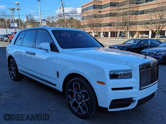 2022 Rolls-Royce Cullinan Black Badge z VIN SLATV8C02NU212169, wystawiony jako Copart lot #45190395 z przebiegiem 5 245 mil mil oraz Czysty tytuł • Clean title. Historia ofert i sprzedaży dostępna na DreamBid. Obrazek 1.