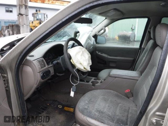 2003 Ford Explorer XLS z VIN 1FMZU72K23ZB43952, wystawiony jako Copart lot #52150285 z przebiegiem 161 828 mil mil oraz Szkody całkowita. Historia ofert i sprzedaży dostępna na DreamBid. Obrazek 7.