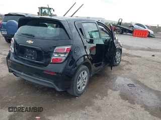 2020 Chevrolet Sonic LT z VIN 1G1JG6SB6L4139086, wystawiony jako IAAI lot #41070670 z przebiegiem 73 324 mil mil oraz . Historia ofert i sprzedaży dostępna na DreamBid. Obrazek 4.
