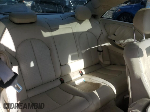 2005 Mercedes-Benz CLK 320 z VIN WDBTJ65J95F148455, wystawiony jako Copart lot #46661625 z przebiegiem 172 524 mil mil oraz Szkody całkowita. Historia ofert i sprzedaży dostępna na DreamBid. Obrazek 10.