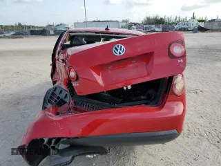 2008 Volkswagen Jetta SE with VIN 3VWRM71K18M193527, listed as a Copart auction lot 61044325 with 126,962 mi miles and Salvage title. Bid and sale history available at DreamBid. Image 6.