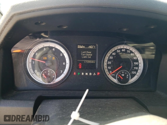 2015 Ram 1500 Express z VIN 3C6JR6AG3FG647500, wystawiony jako Copart lot #45414314 z przebiegiem 173 994 mil mil oraz Szkoda całkowita • Salvage title. Historia ofert i sprzedaży dostępna na DreamBid. Obrazek 9.