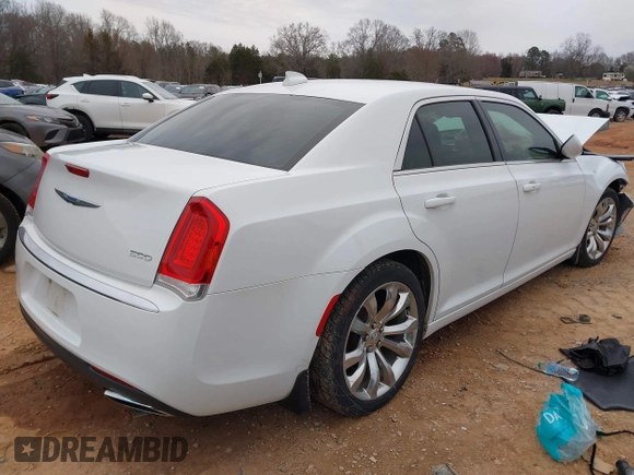 2017 Chrysler 300 Limited with VIN 2C3CCAAG3HH584508, listed as a IAAI auction lot 41727969 with 83,229 mi miles. Bid and sale history available at carsss.com. Image 4.