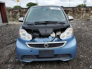 2013 Smart fortwo Pure z VIN WMEEJ3BA7DK599596, wystawiony jako Copart lot #73166994 z przebiegiem 110 919 mil mil oraz Szkoda całkowita • Salvage title. Historia ofert i sprzedaży dostępna na DreamBid. Obrazek 5.