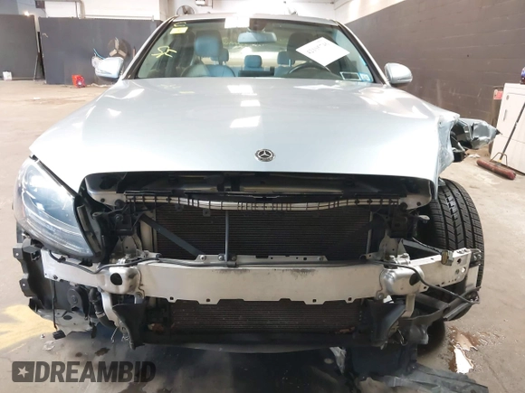 2018 Mercedes-Benz C 300 с VIN 55SWF4KB1JU249956, выставлен на аукционе IAAI как лот 42105746 с пробегом 45 739 миль миль и . История ставок и продаж доступна на DreamBid. Изображение 6.
